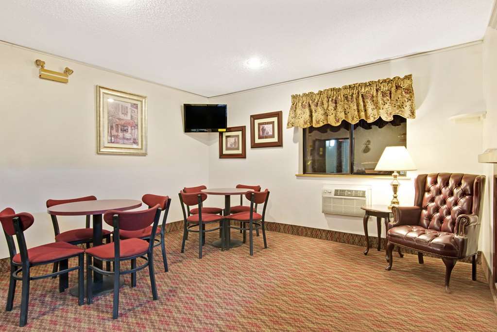 Super 8 By Wyndham St. Clairsville Oh/Wheeling Wv Area Interior photo